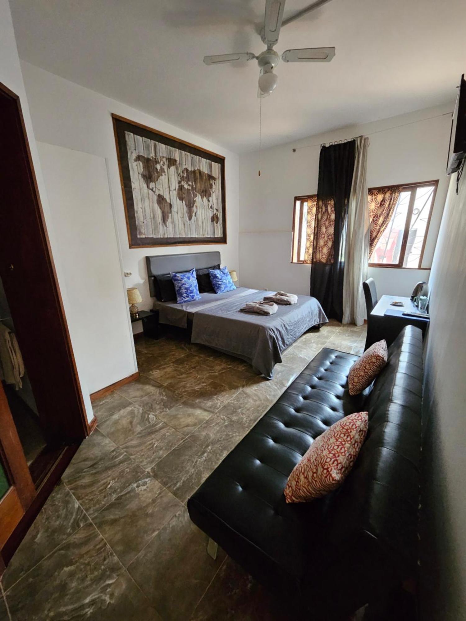 Blue Eagle Guesthouse - Casa De Hospedes Santa Maria Kültér fotó